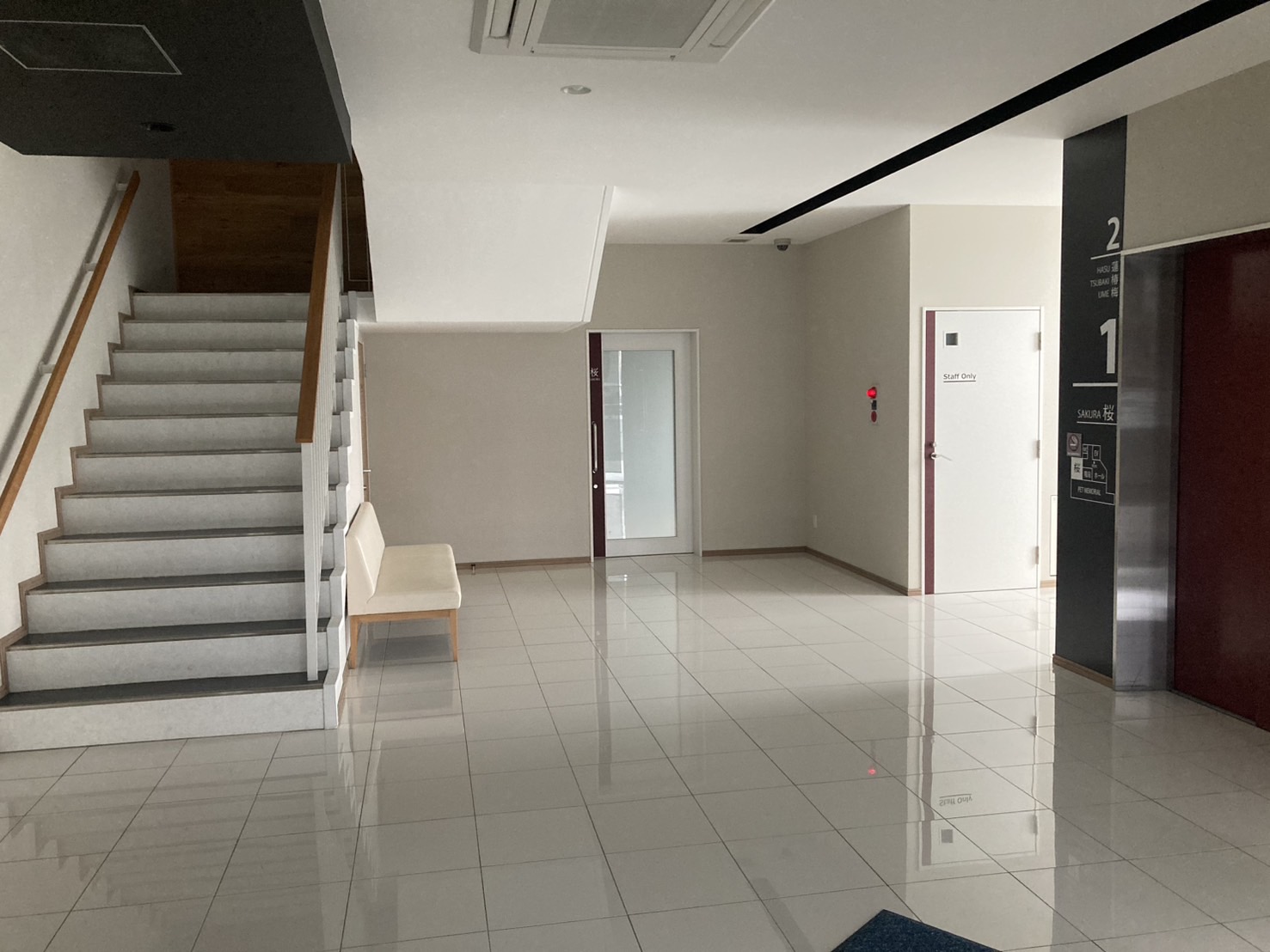 同朋会館 一階入口